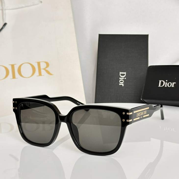 Picture of Dior Sunglasses _SKUfw79398990fw